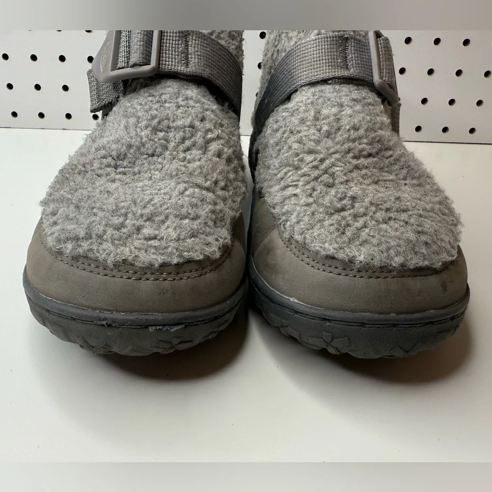 Chaco Kids Ramble Fluff Slippers Gray Size 5.5 Casual Loungewear Cozy Cabincore
